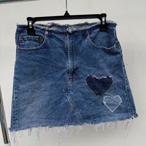 Y2K Levi’s Raw Edge Denim Heart Patch Mini Skirt Size Large